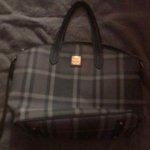 It’s a dooney & bourke purse. It’s in perfect condition. Barely used.